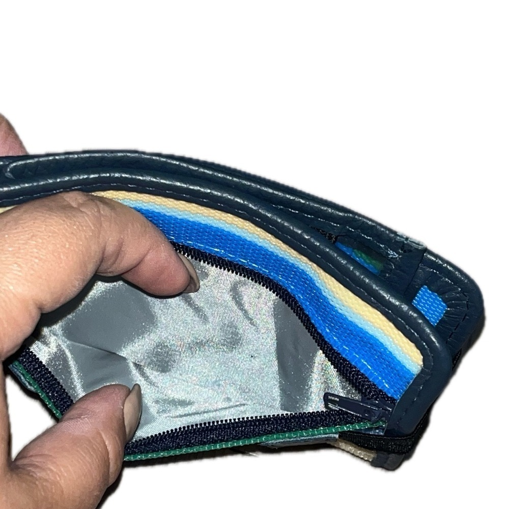 Tote Le Monde Woven Colorful Striped Smartphone Wallet - Picture 3 of 9